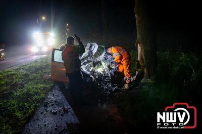 Zeer ernstig eenzijdig ongeval op Zuiderzeestraatweg N308 bij Elburg: 19-jarige automobilist uit Oldebroek overleden. - © NWVFoto.nl